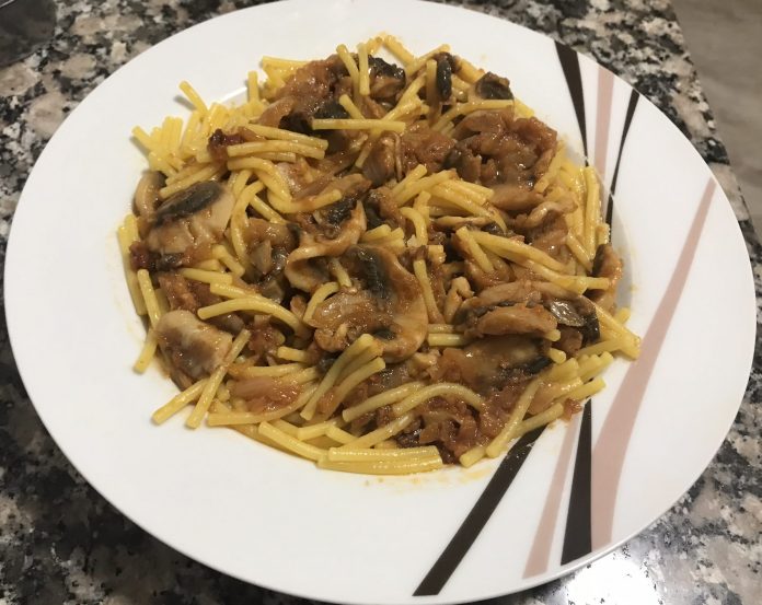receta espaguetis con champiñones y cebolla
