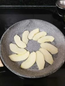 Manzana en rodajas para tarta