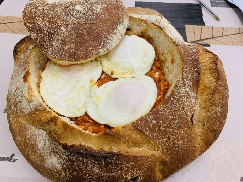 Pan relleno de tomate, huevo y atún con Thermomix