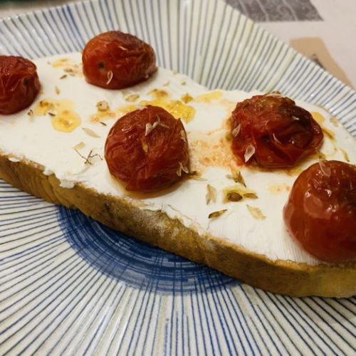 Aperitivo de queso crema y tomates cherry de forma tradicional en Las Recetas de Angy