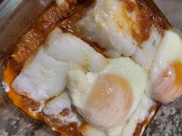 Bacalao con tomate y huevos poché con Thermomix en Las Recetas de Angy